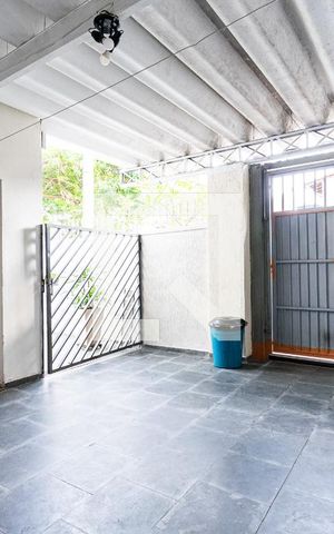 Casa à venda com 150m², 2 quartos e 3 vagas Casa à venda com 150m², 2 quartos e 3 vagasLavanderia/ garagem 1