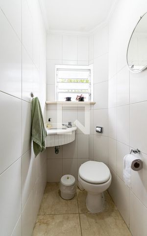 Casa à venda com 150m², 2 quartos e 3 vagas Casa à venda com 150m², 2 quartos e 3 vagasLavabo