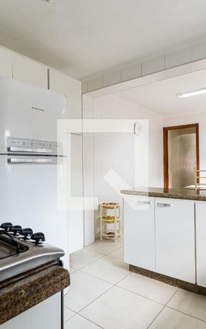 Casa à venda com 150m², 2 quartos e 3 vagas Casa à venda com 150m², 2 quartos e 3 vagasCozinha
