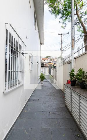 Casa à venda com 150m², 2 quartos e 3 vagas Casa à venda com 150m², 2 quartos e 3 vagasCorredor