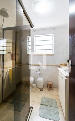 Casa à venda com 150m², 2 quartos e 3 vagas Casa à venda com 150m², 2 quartos e 3 vagasBanheiro