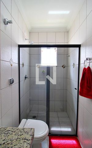Casa de condomínio à venda com 158m², 3 quartos e 4 vagasBanheiro