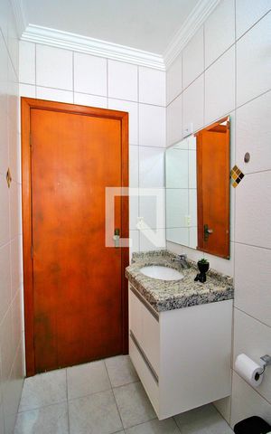 Casa de condomínio à venda com 158m², 3 quartos e 4 vagasBanheiro
