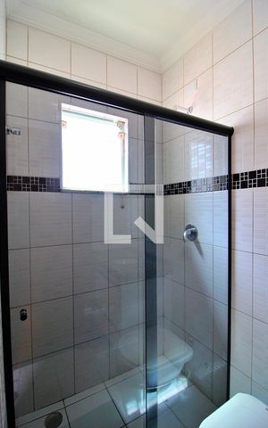 Casa de condomínio à venda com 158m², 3 quartos e 4 vagasBanheiro da Suíte