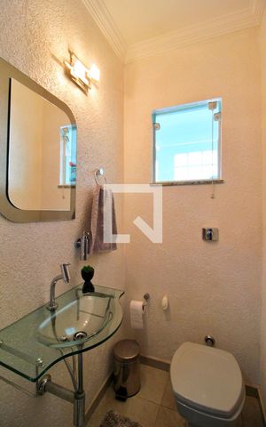 Casa de condomínio à venda com 158m², 3 quartos e 4 vagasLavabo