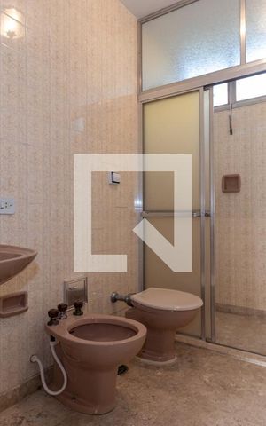 Casa à venda com 340m², 4 quartos e 2 vagas Casa à venda com 340m², 4 quartos e 2 vagasBanheiro Social