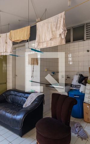 Casa à venda com 340m², 4 quartos e 2 vagas Casa à venda com 340m², 4 quartos e 2 vagasÁrea de Serviço