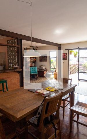 Casa à venda com 300m², 4 quartos e 2 vagasSala