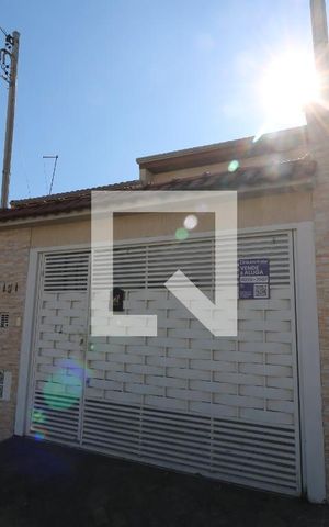 Casa à venda com 110m², 3 quartos e 2 vagasFachada