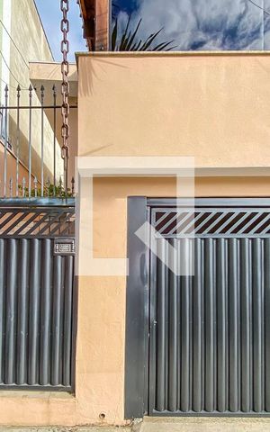 Casa à venda com 135m², 2 quartos e 2 vagas Casa à venda com 135m², 2 quartos e 2 vagasFachada