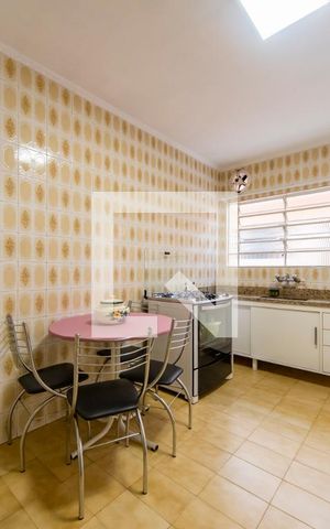 Casa à venda com 135m², 2 quartos e 2 vagas Casa à venda com 135m², 2 quartos e 2 vagasCozinha