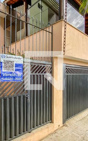 Casa à venda com 135m², 2 quartos e 2 vagas Casa à venda com 135m², 2 quartos e 2 vagasFachada