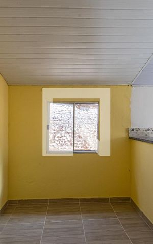 Casa para alugar com 42m², 1 quarto e sem vaga Casa para alugar com 42m², 1 quarto e sem vagaSala