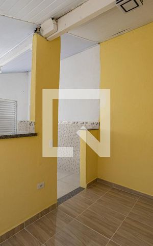 Casa para alugar com 42m², 1 quarto e sem vaga Casa para alugar com 42m², 1 quarto e sem vagaSala