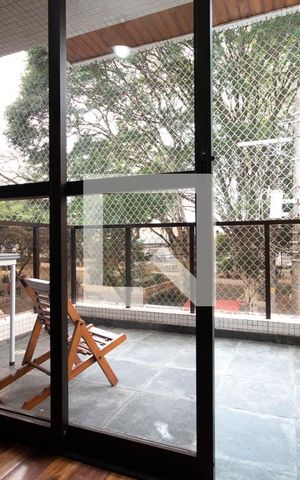 Apartamento à venda com 160m², 3 quartos e 2 vagas Apartamento à venda com 160m², 3 quartos e 2 vagasSacada