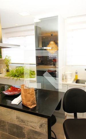 Apartamento para alugar com 106m², 2 quartos e 2 vagasCozinha