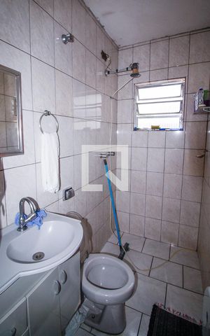 Casa à venda com 200m², 3 quartos e 2 vagasBanheiro da Suíte