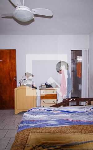 Casa à venda com 200m², 3 quartos e 2 vagasSuíte