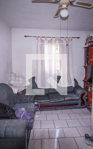 Casa à venda com 200m², 3 quartos e 2 vagasSala