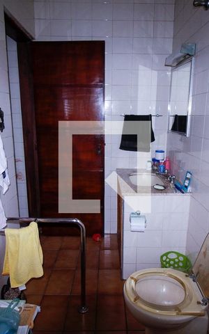 Casa à venda com 200m², 3 quartos e 2 vagasBanheiro 2