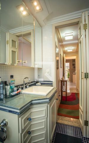 Apartamento à venda com 168m², 4 quartos e 4 vagas Apartamento à venda com 168m², 4 quartos e 4 vagasBanheiro Suíte