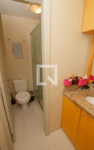 Casa de condomínio à venda com 90m², 4 quartos e 2 vagas Casa de condomínio à venda com 90m², 4 quartos e 2 vagasBanheiro