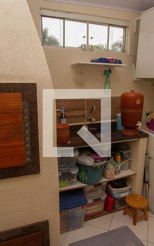 Casa de condomínio à venda com 90m², 4 quartos e 2 vagas Casa de condomínio à venda com 90m², 4 quartos e 2 vagasChurrasqueira