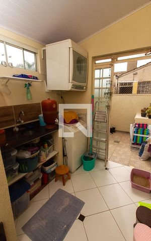 Casa de condomínio à venda com 90m², 4 quartos e 2 vagas Casa de condomínio à venda com 90m², 4 quartos e 2 vagasÁrea de Serviço