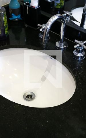 Apartamento para alugar com 168m², 3 quartos e 3 vagas Apartamento para alugar com 168m², 3 quartos e 3 vagasBanheiro da suíte 1