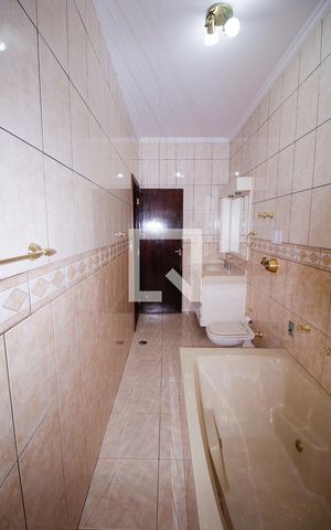 Casa para alugar com 180m², 2 quartos e 4 vagasBanheiro da Suíte