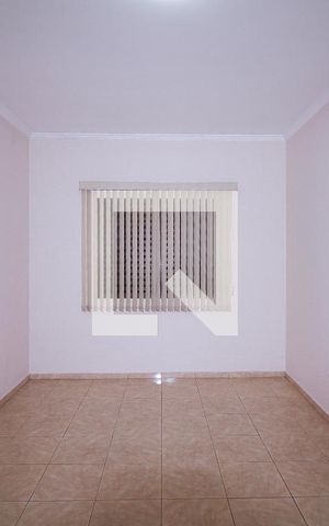Casa para alugar com 180m², 2 quartos e 4 vagasSuíte