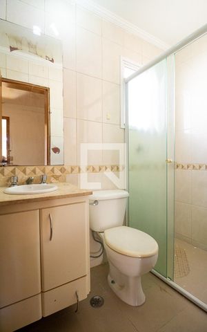 Casa de condomínio à venda com 190m², 3 quartos e 2 vagas Casa de condomínio à venda com 190m², 3 quartos e 2 vagasBanheiro