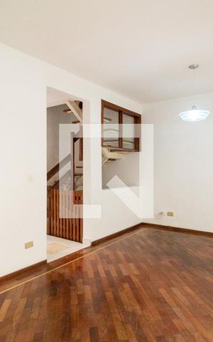Casa de condomínio à venda com 190m², 3 quartos e 2 vagas Casa de condomínio à venda com 190m², 3 quartos e 2 vagasSala
