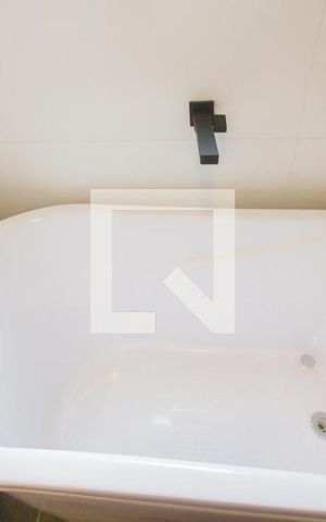 Casa à venda com 200m², 2 quartos e 2 vagasBanheira