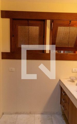 Casa à venda com 635m², 4 quartos e 4 vagas Casa à venda com 635m², 4 quartos e 4 vagasBanheiro da Suíte 1