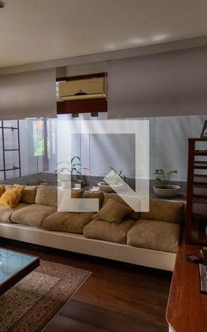 Casa à venda com 635m², 4 quartos e 4 vagas Casa à venda com 635m², 4 quartos e 4 vagasSala