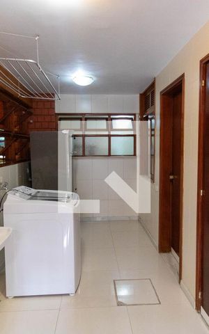 Casa à venda com 635m², 4 quartos e 4 vagas Casa à venda com 635m², 4 quartos e 4 vagasÁrea de Serviço