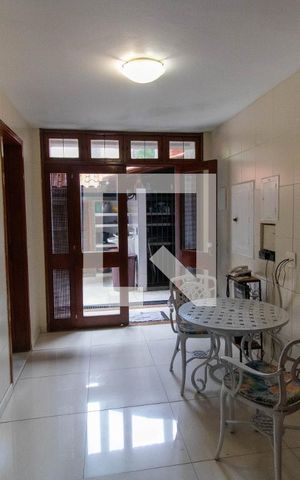 Casa à venda com 635m², 4 quartos e 4 vagas Casa à venda com 635m², 4 quartos e 4 vagasÁrea de Serviço