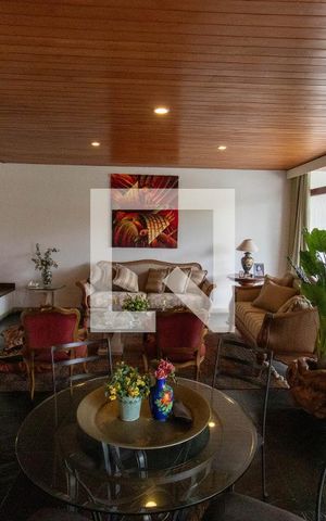 Casa à venda com 635m², 4 quartos e 4 vagas Casa à venda com 635m², 4 quartos e 4 vagasSala