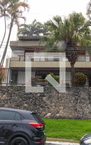 Casa à venda com 635m², 4 quartos e 4 vagas Casa à venda com 635m², 4 quartos e 4 vagasFachada