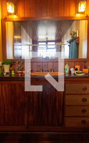 Casa à venda com 635m², 4 quartos e 4 vagas Casa à venda com 635m², 4 quartos e 4 vagasBanheiro da Suíte 2