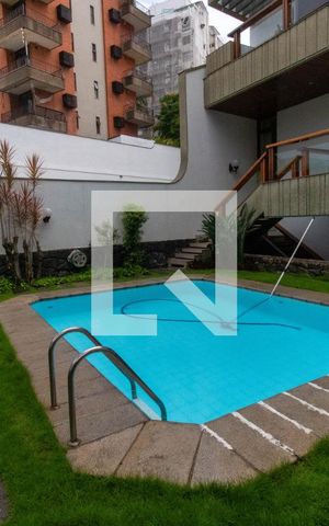 Casa à venda com 635m², 4 quartos e 4 vagas Casa à venda com 635m², 4 quartos e 4 vagasPiscina