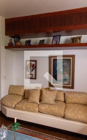 Casa à venda com 635m², 4 quartos e 4 vagas Casa à venda com 635m², 4 quartos e 4 vagasSala