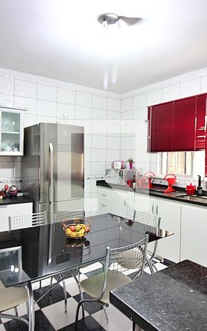 Casa à venda com 379m², 5 quartos e 6 vagasCozinha