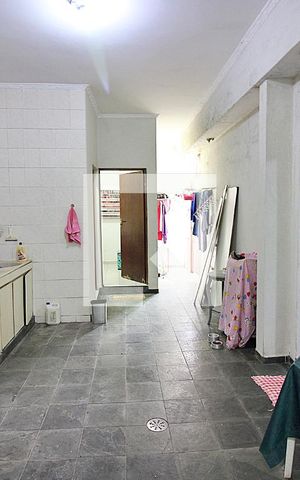 Casa à venda com 379m², 5 quartos e 6 vagasLavanderia