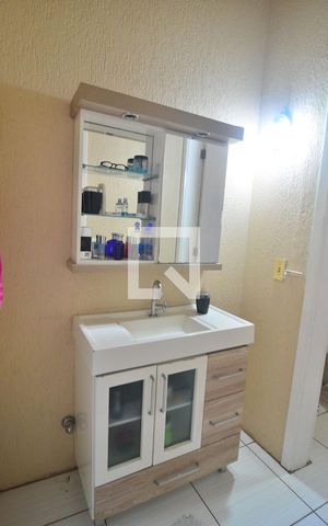 Casa de condomínio à venda com 89m², 3 quartos e 2 vagasBanheiro social