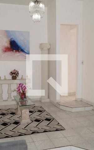 Apartamento à venda com 210m², 3 quartos e sem vaga Apartamento à venda com 210m², 3 quartos e sem vagaSala
