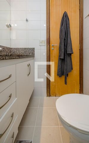 Apartamento à venda com 87m², 2 quartos e 2 vagas Apartamento à venda com 87m², 2 quartos e 2 vagasBanheiro da Suíte