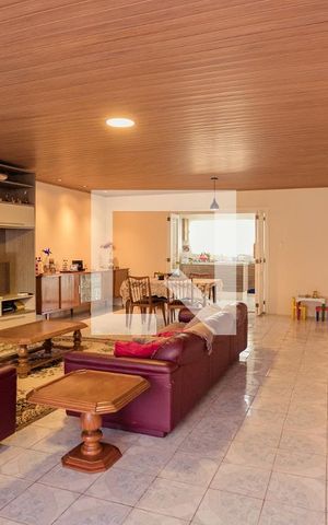 Casa à venda com 413m², 3 quartos e 4 vagasSala