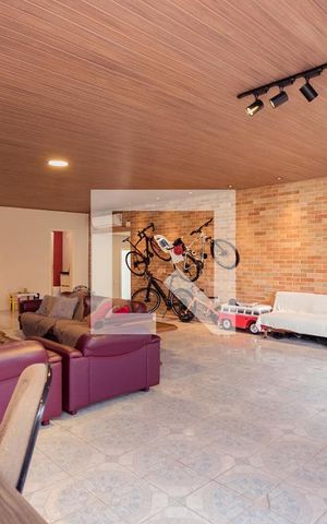 Casa à venda com 413m², 3 quartos e 4 vagasSala